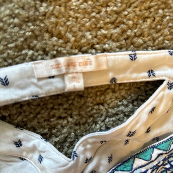 Tank with Embroidery Detail - Picture 3 of 3